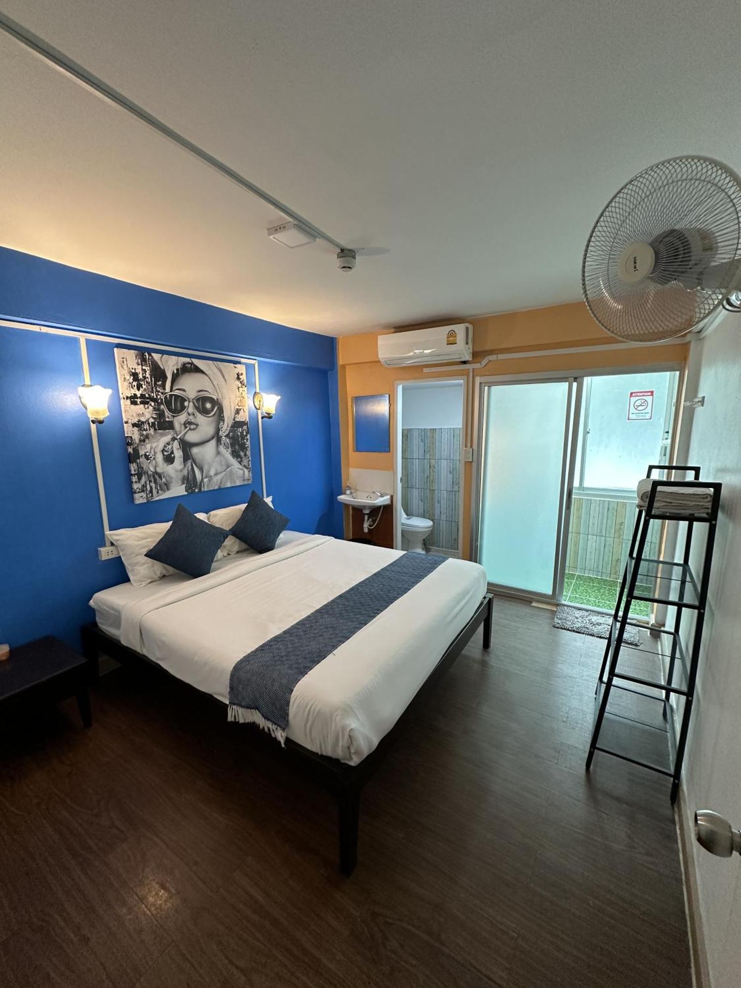 Revolution Khao San By The Bliss Hostel Μπανγκόκ Εξωτερικό φωτογραφία